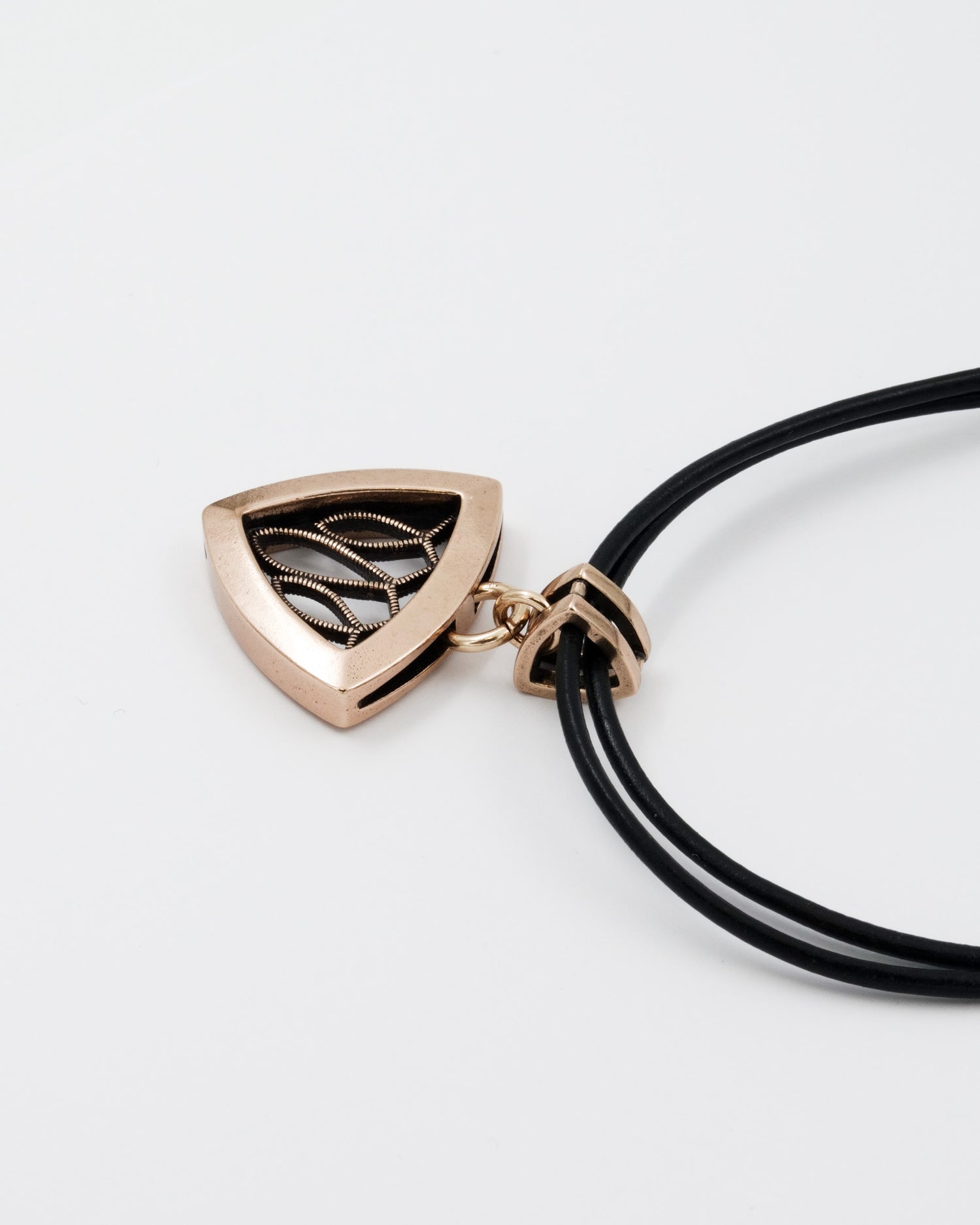 Pidetty Ahti-riipus 50 cm pronssi musta