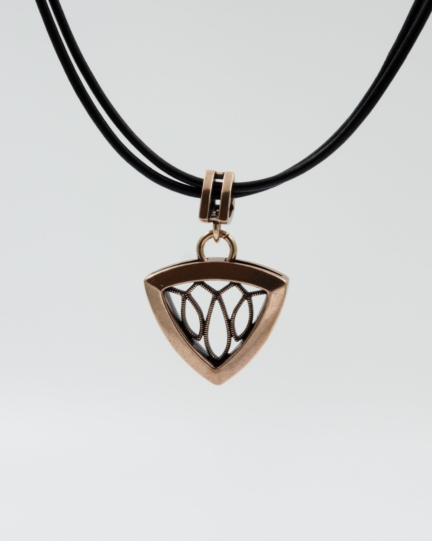 Held Ahti pendant 42 cm bronze black