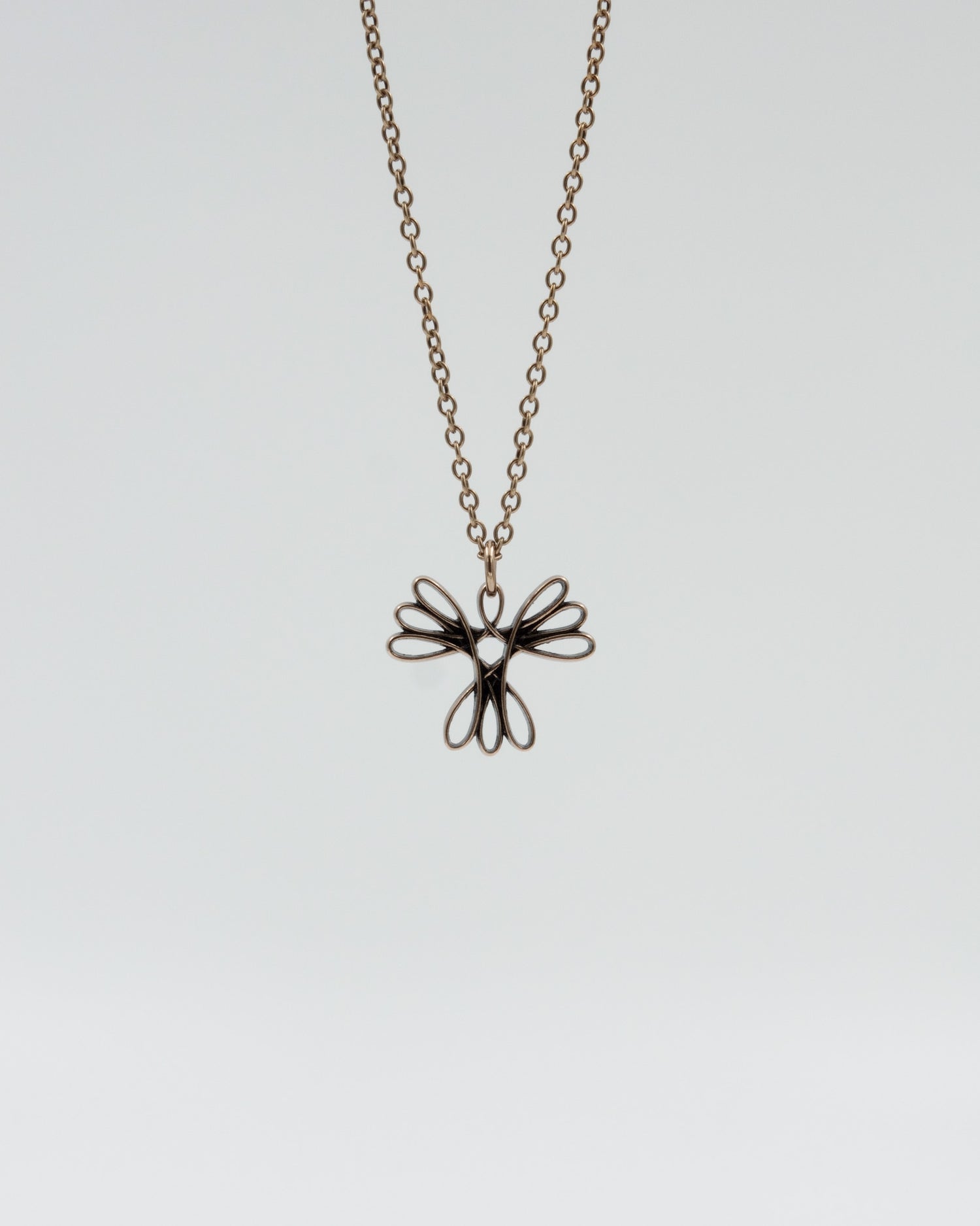 Pidetty Kosketus-riipus pieni pronssi