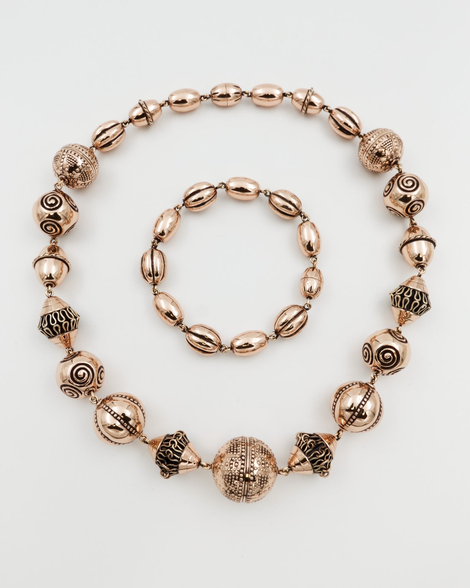 Pidetty Halikon kääty 70 cm pronssi