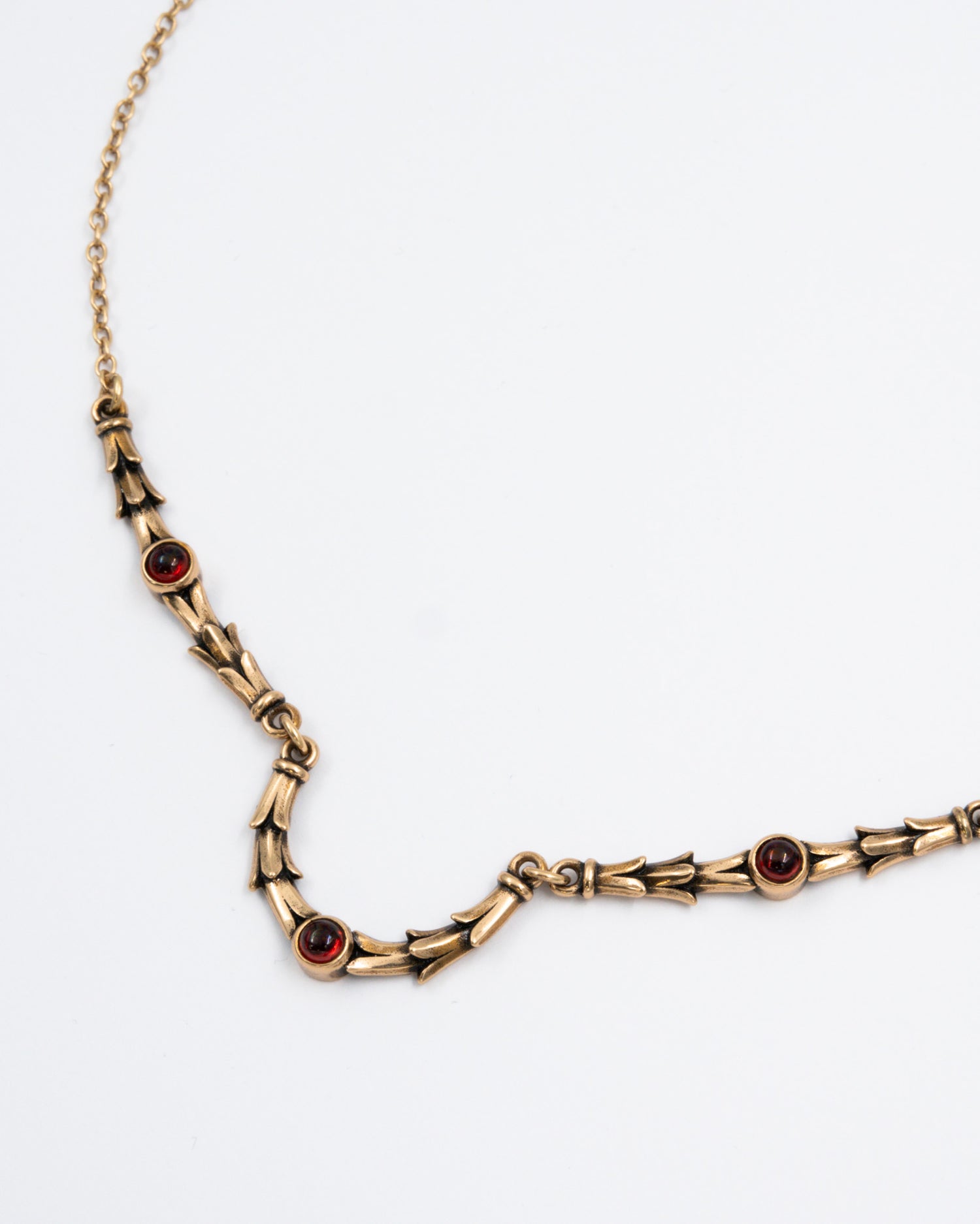 Pidetty Juulia-kaulakoru pronssi granaatti