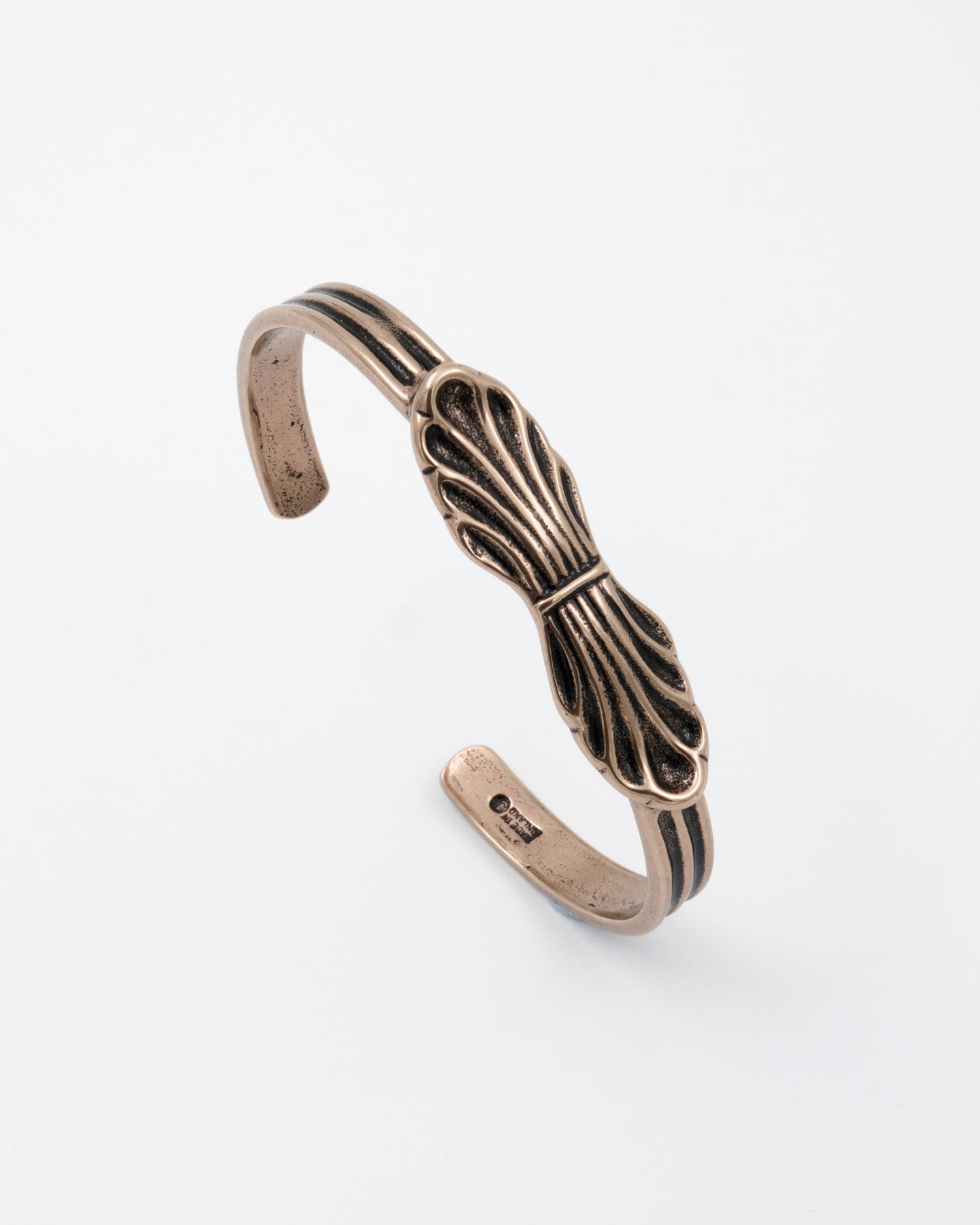 Pidetty Lehti-rannekoru pronssi