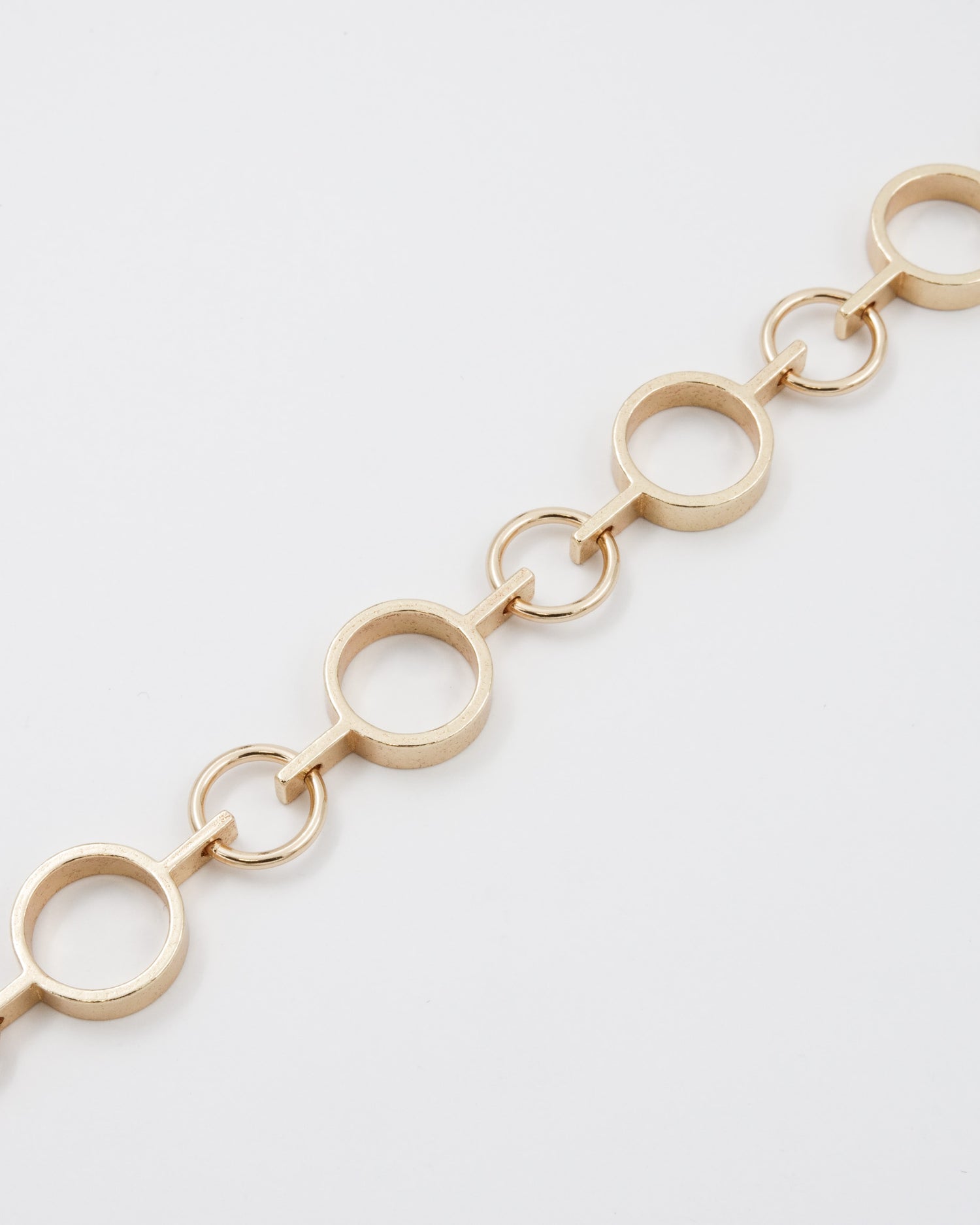 Pidetty Inger-rannekoru pronssi