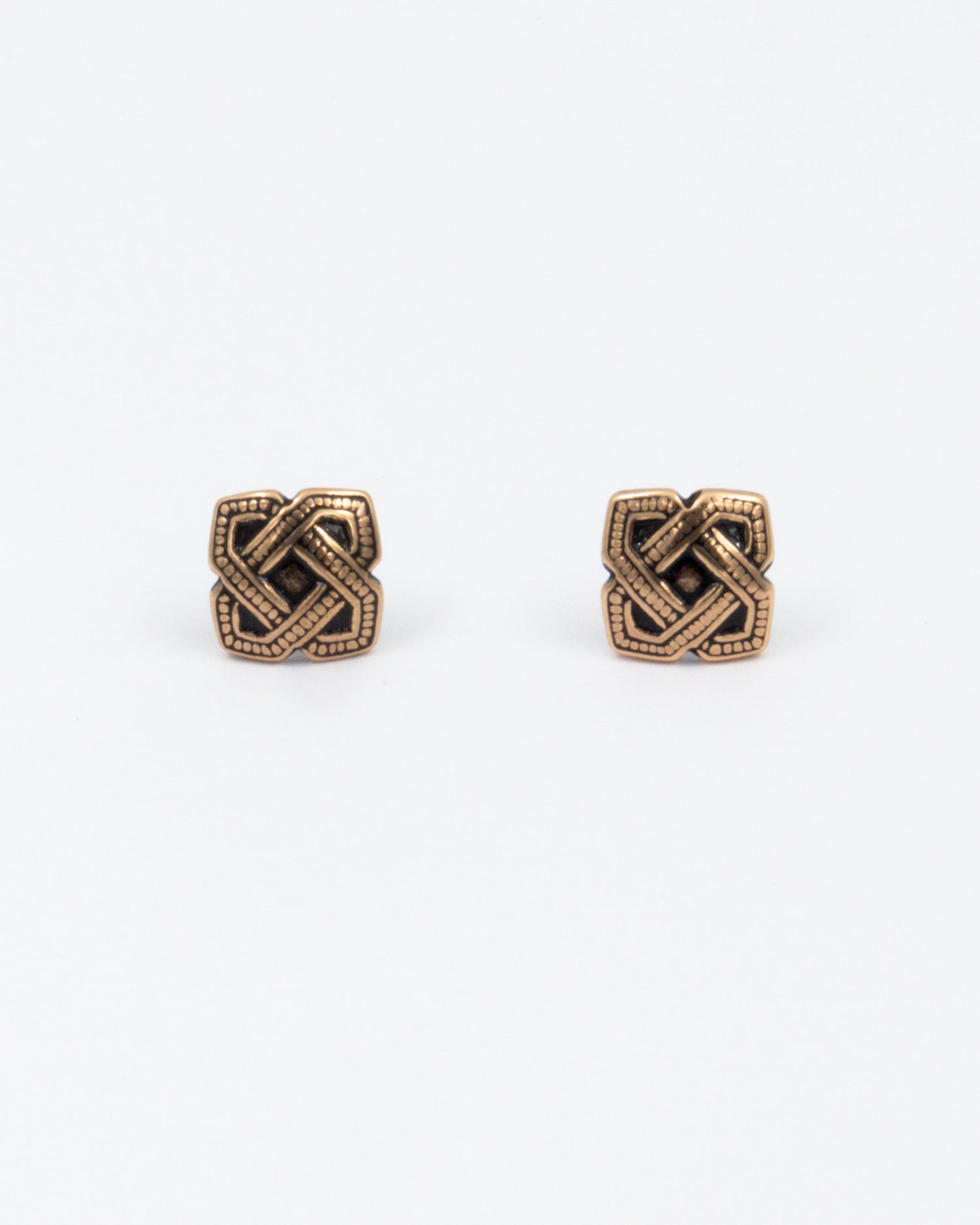 Pidetty 1229-korvakorut pronssi