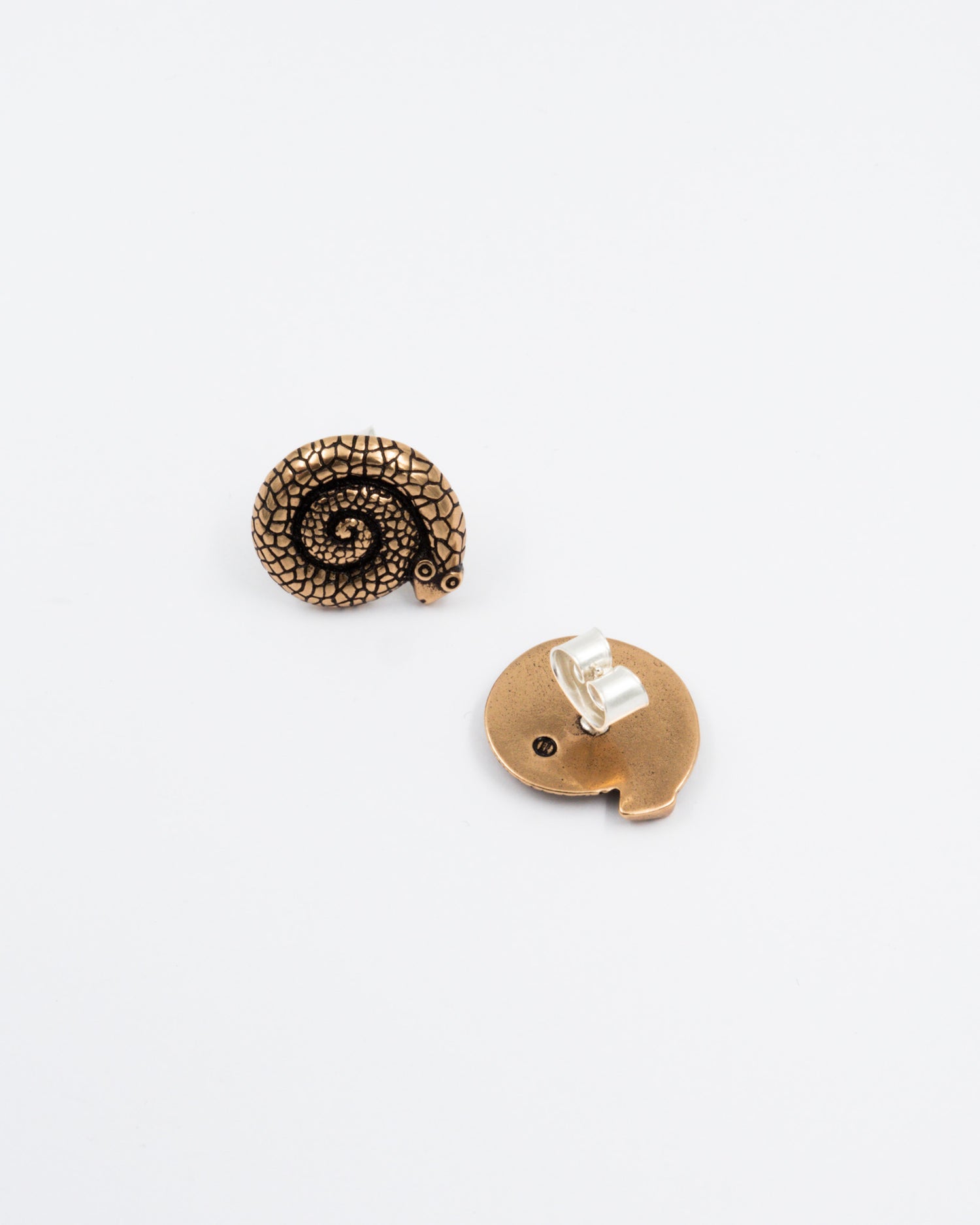 Pidetty Vaskikäärme-korvakorut keskikoko pronssi