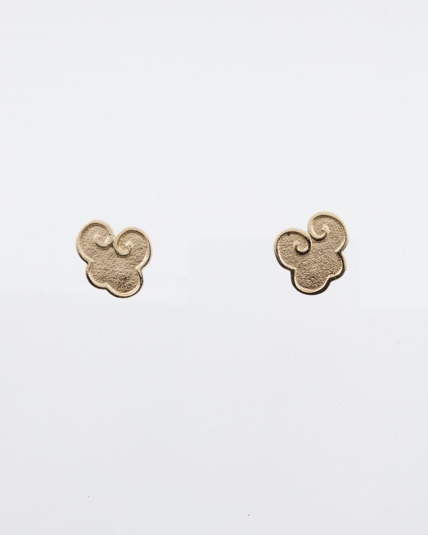 Pidetty Turandot-korvakorut pronssi