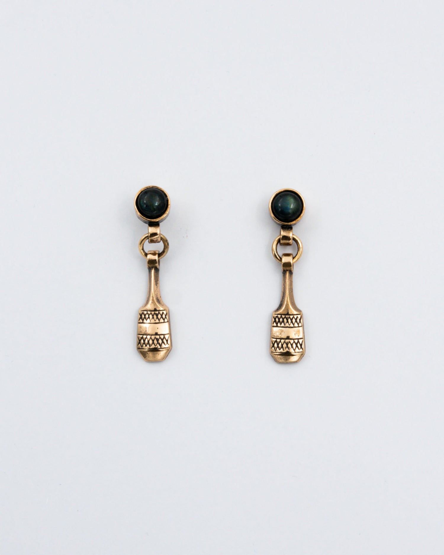 Pidetty Kehrääjä-korvakorut pronssi spektroliitti