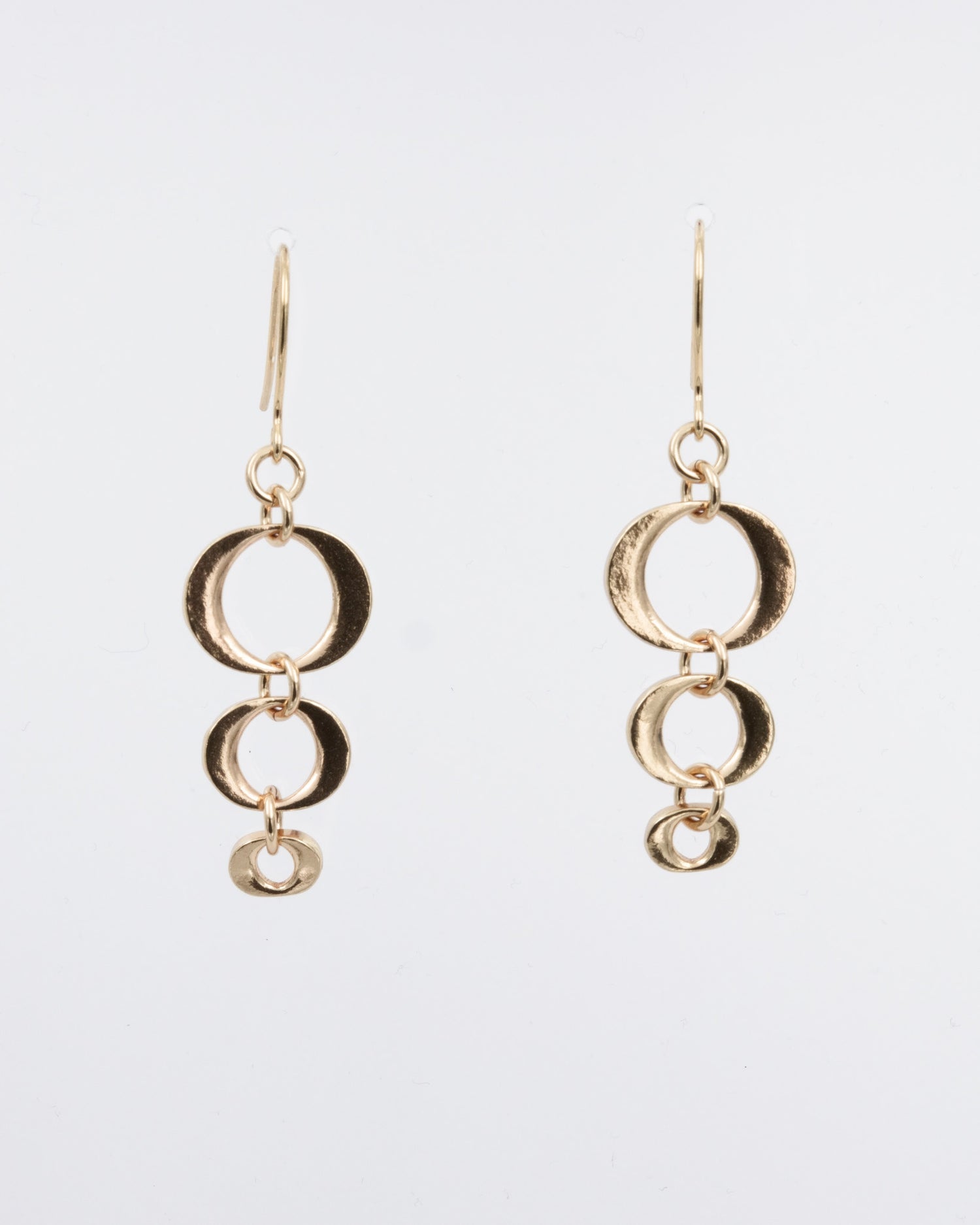 Pidetty Korona-korvakorut pronssi koukku