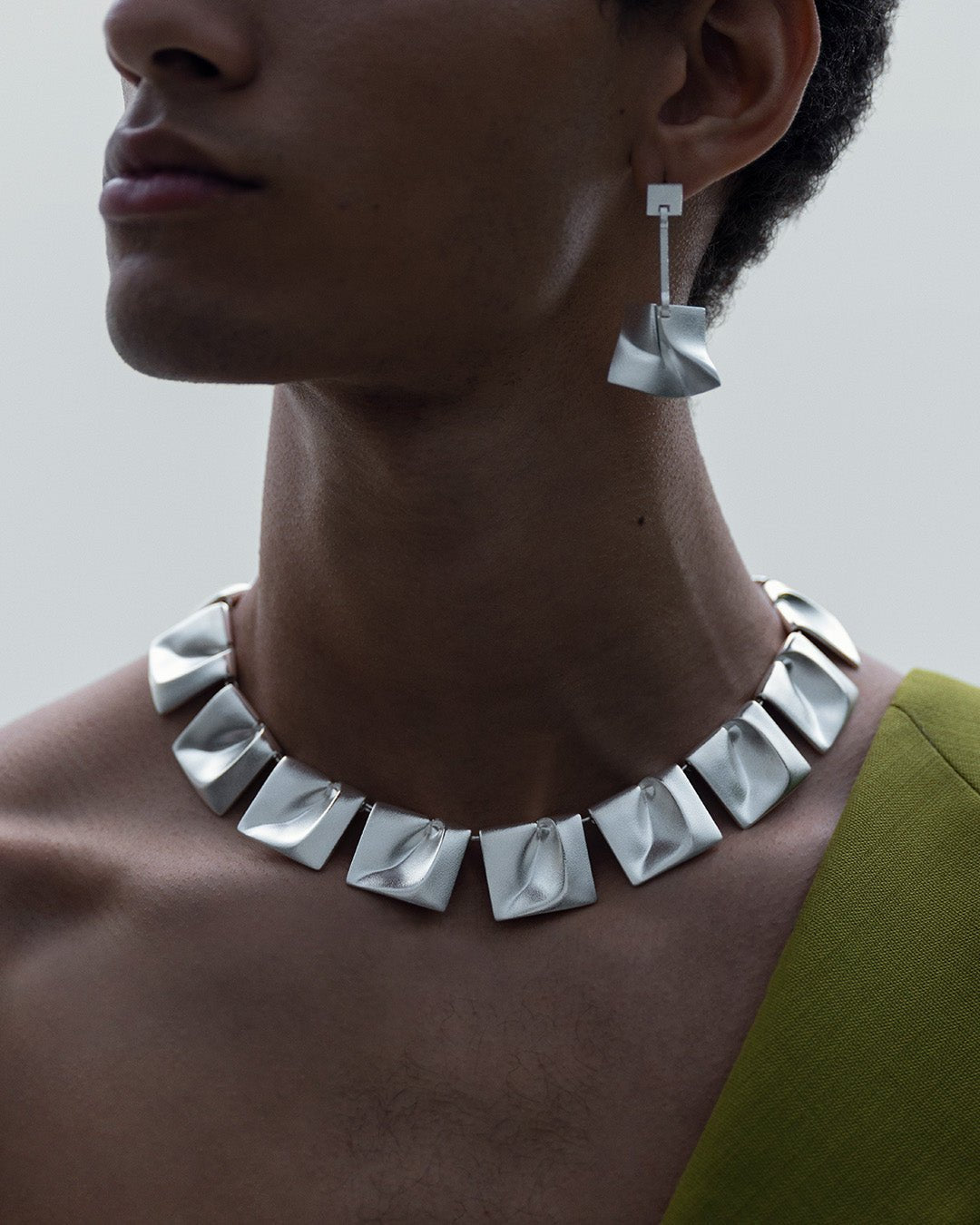 Galaktinen tuuli -korvakorut hopea puolipari vasen