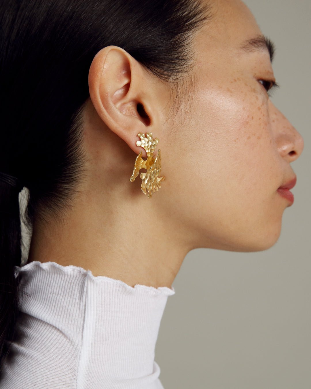 Tundra-korvakorut pronssi