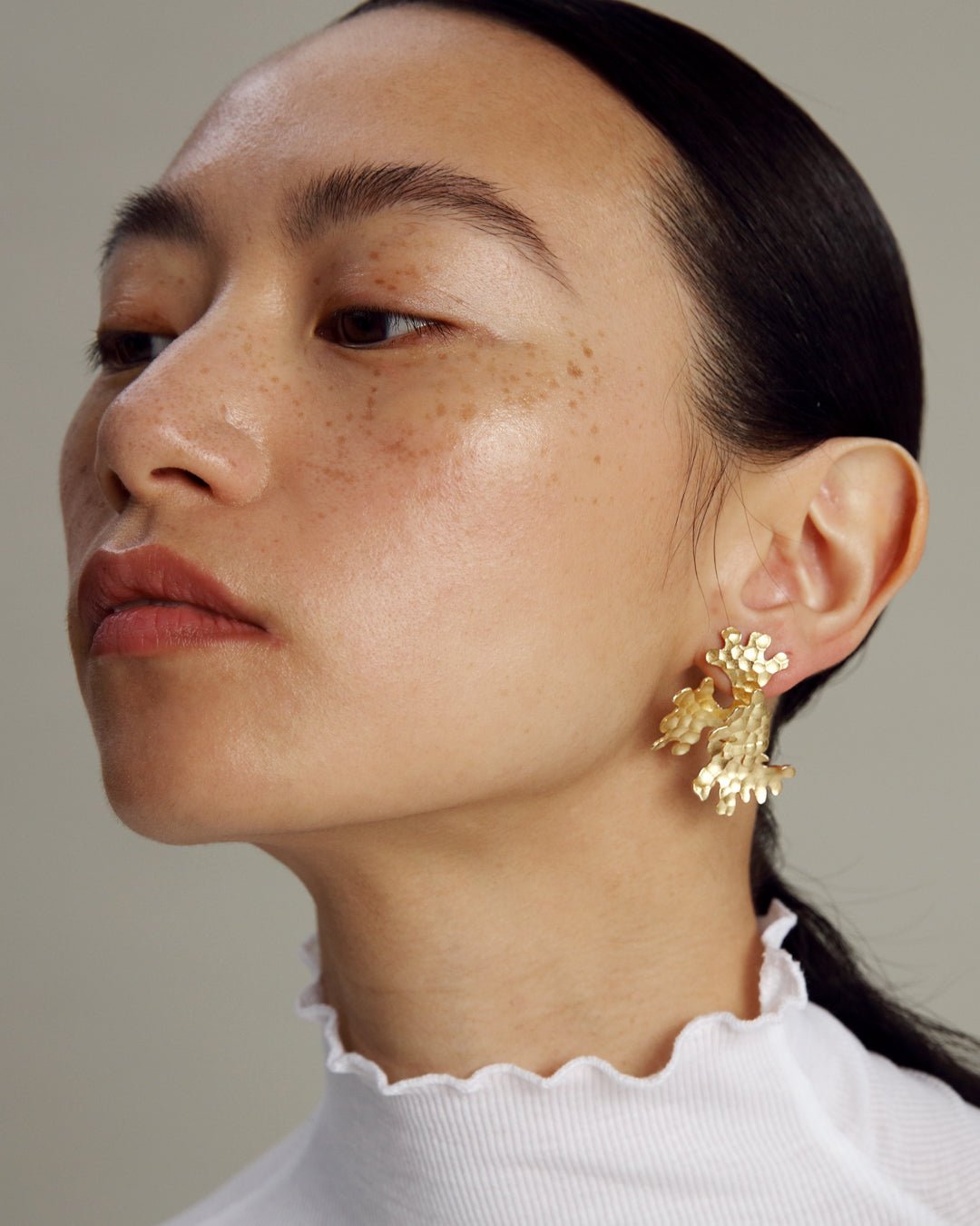 Tundra-korvakorut pronssi