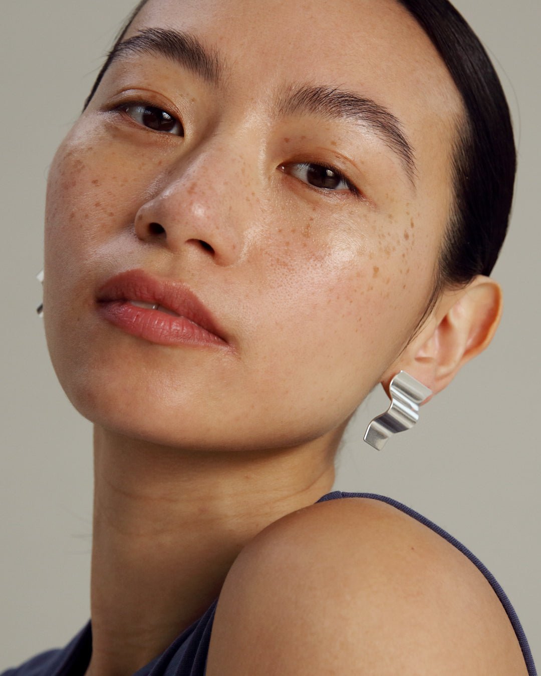 Vetovoima-korvakorut pronssi