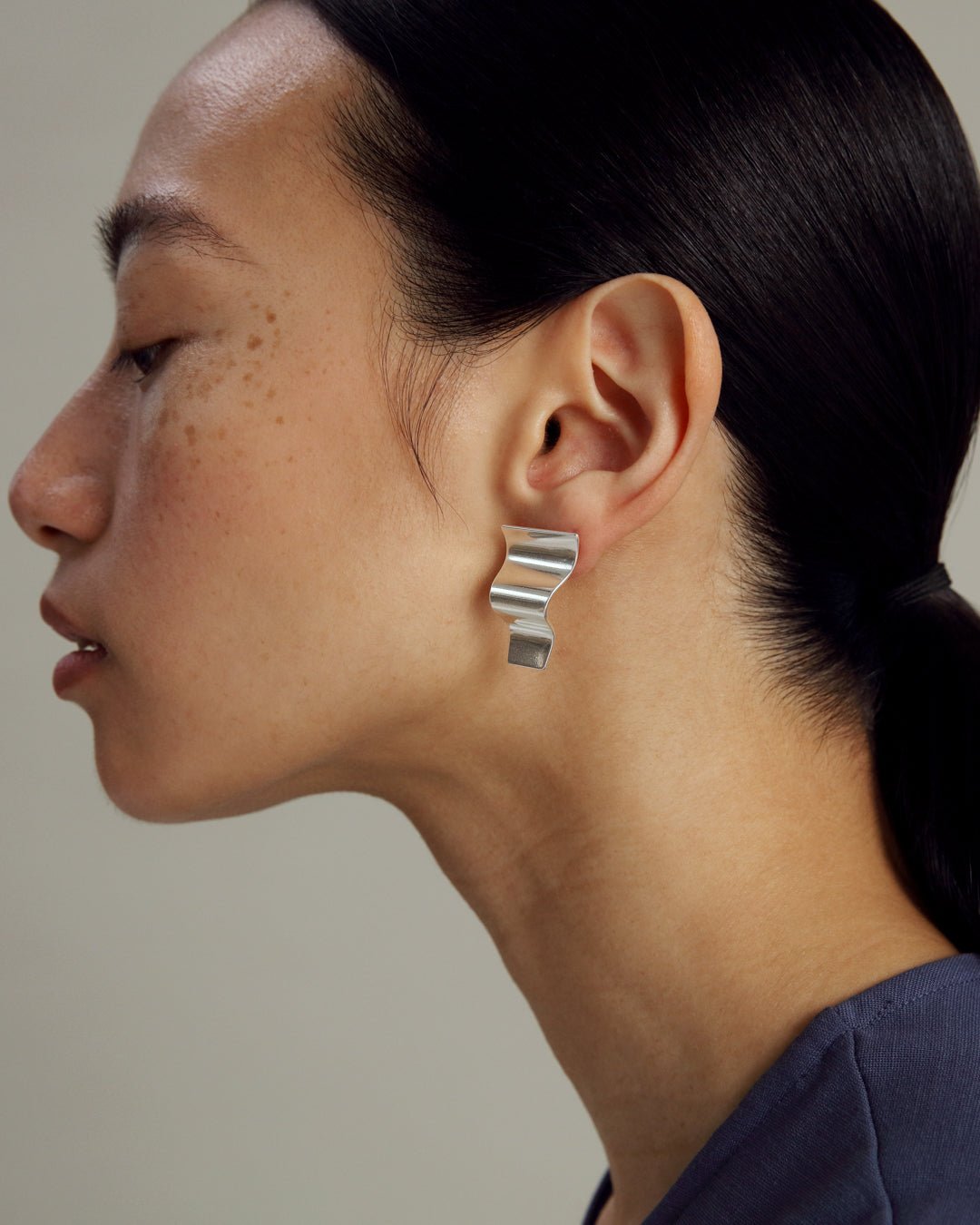 Vetovoima-korvakorut hopea