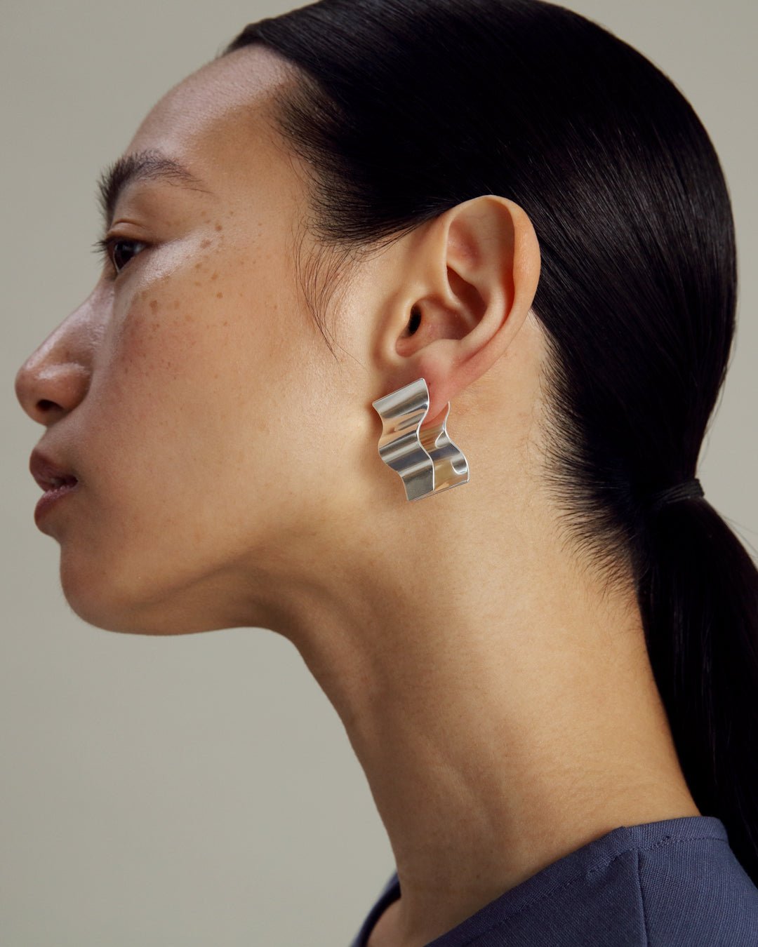 Vetovoima-korvakorut hopea