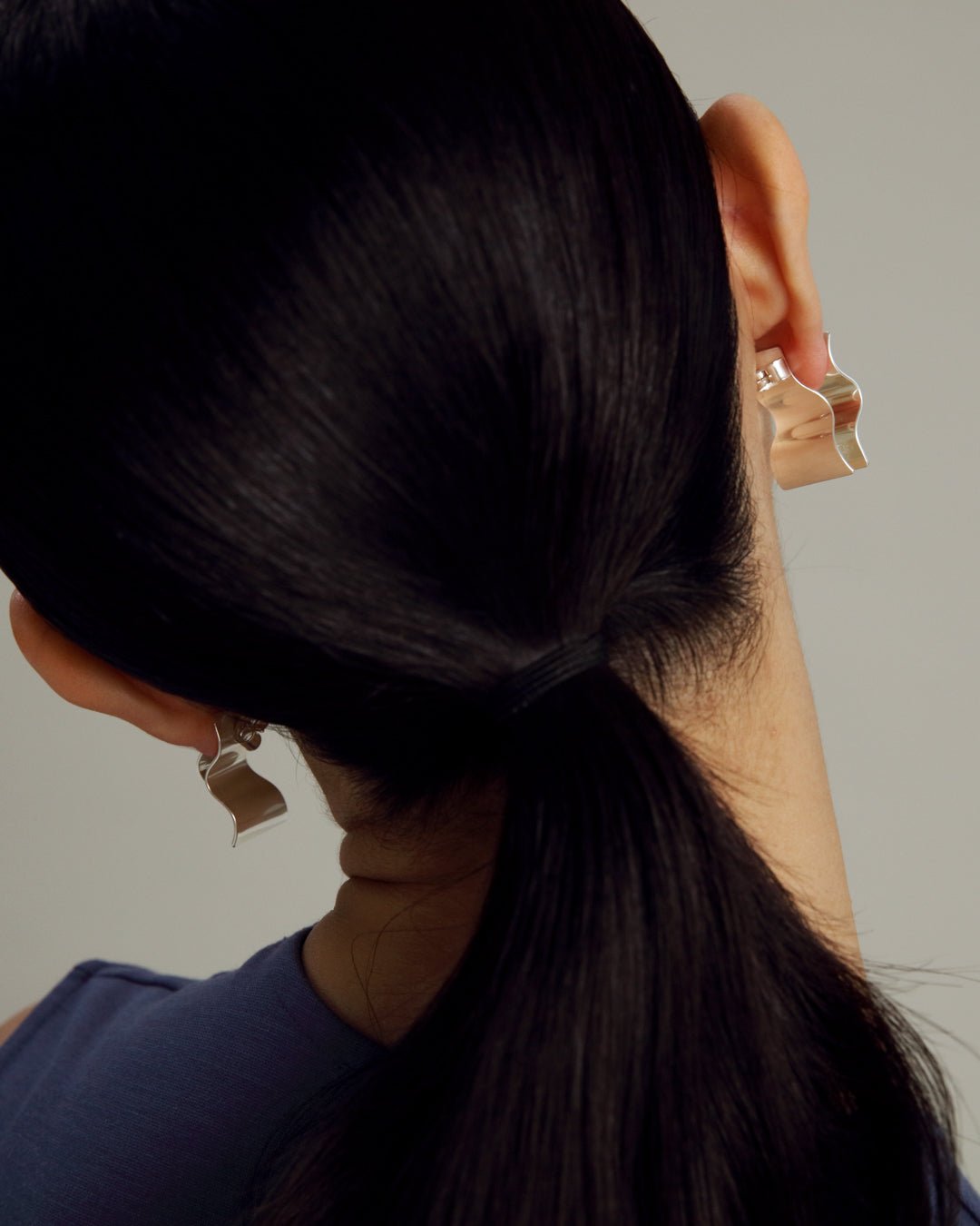 Vetovoima-korvakorut hopea