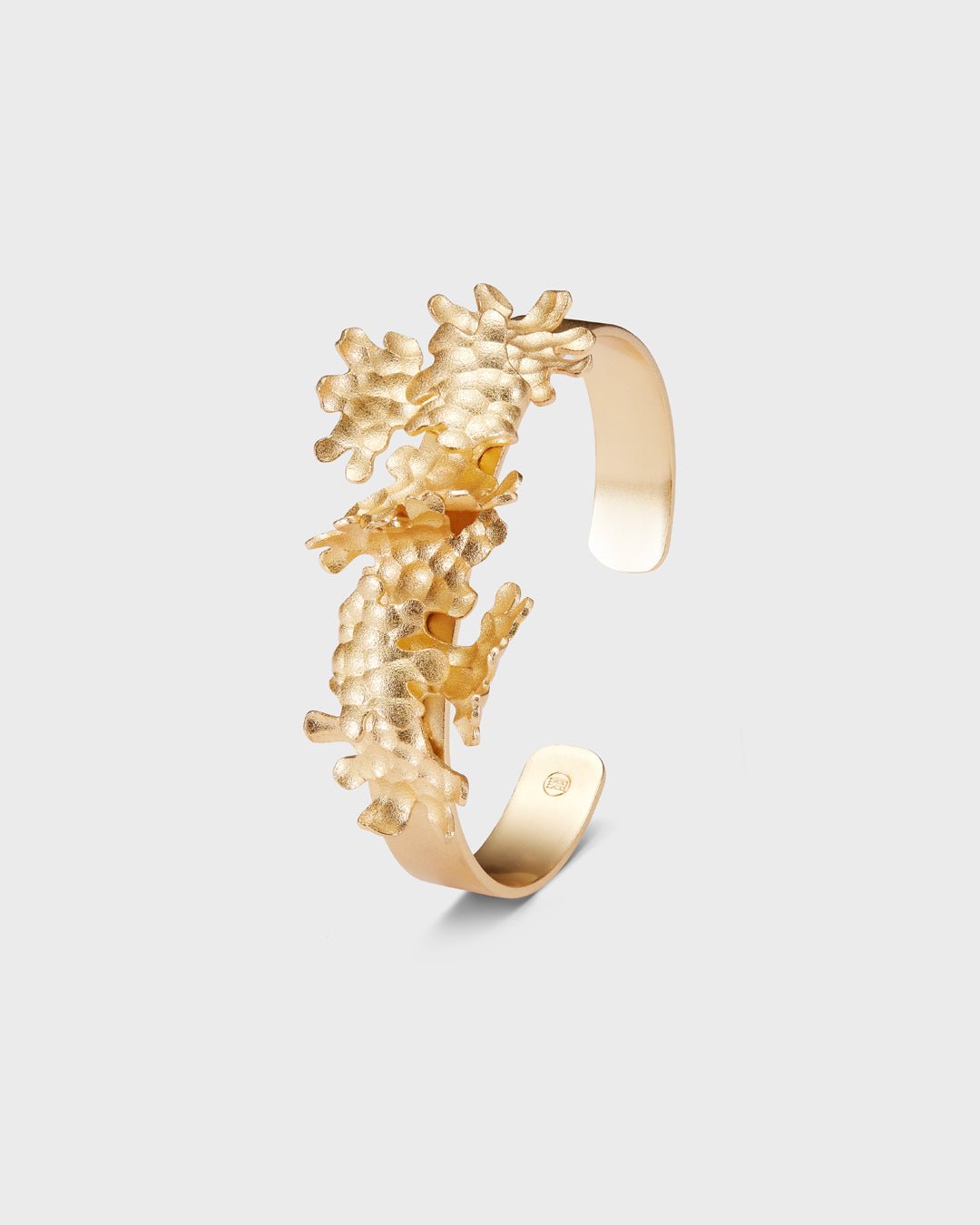 Tundra-rannekoru pronssi