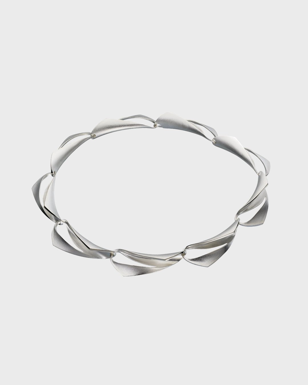 Aaltojen tanssi -kaulakoru