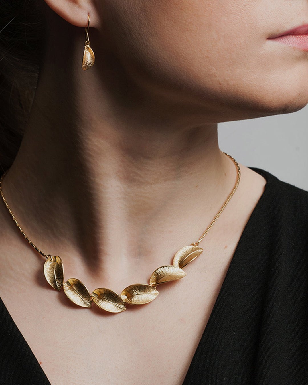 Lumikukka-kaulakoru pronssi 42 cm