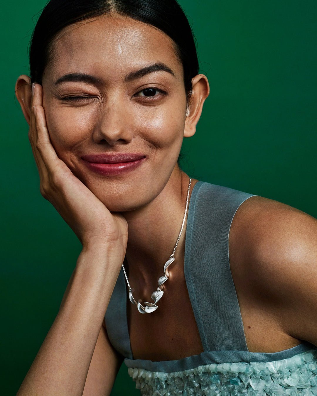 Lumikukka-kaulakoru pronssi 42 cm