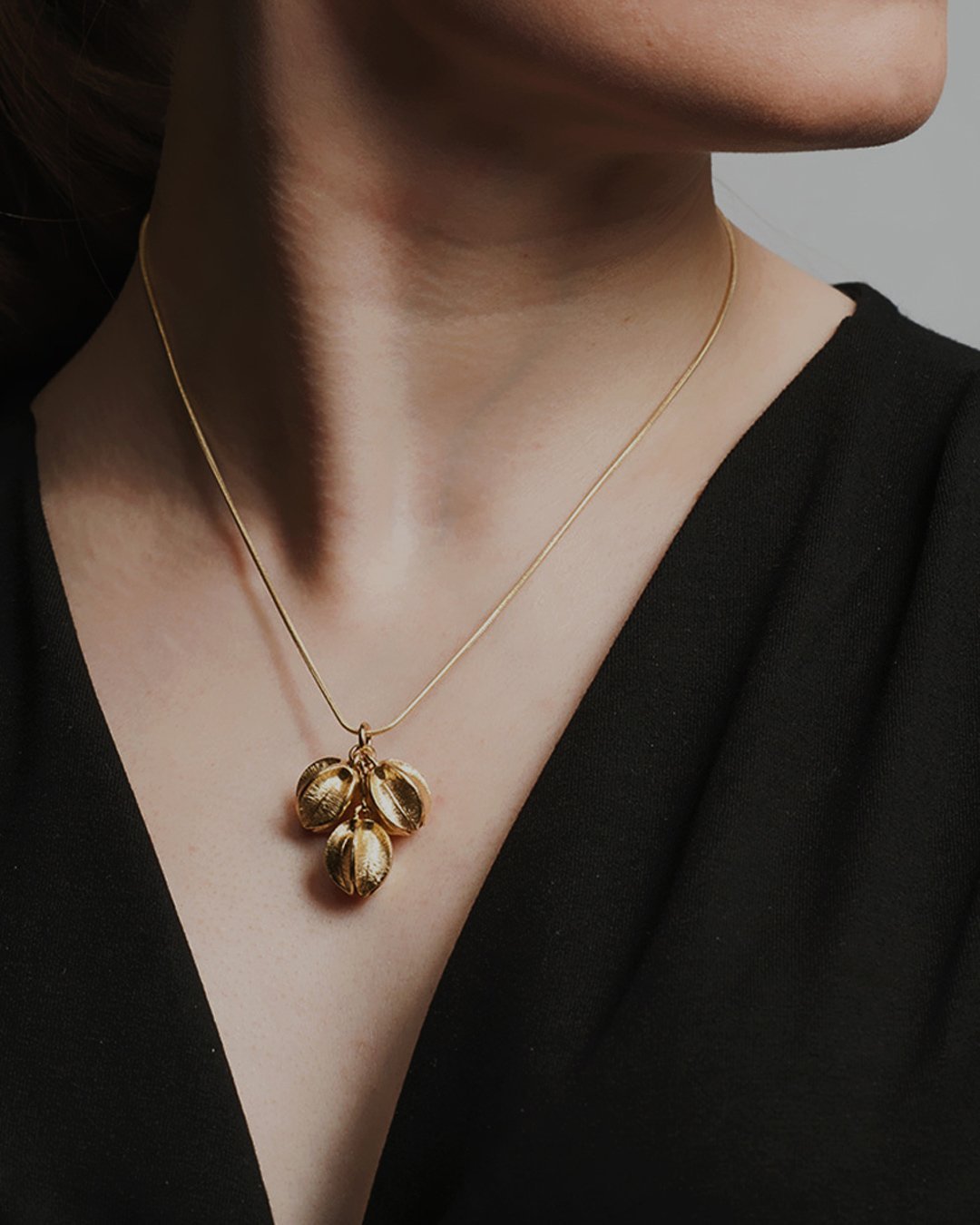 Lumikukka-riipus 3-kukkainen pronssi