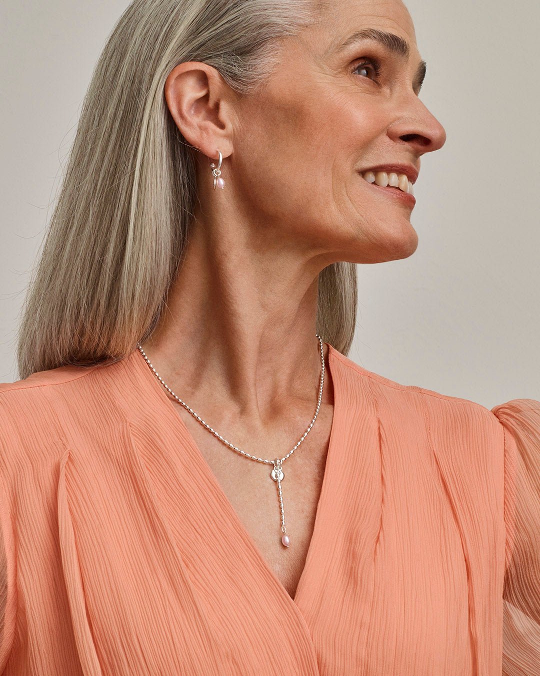 Roosa nauha -riipus 2022