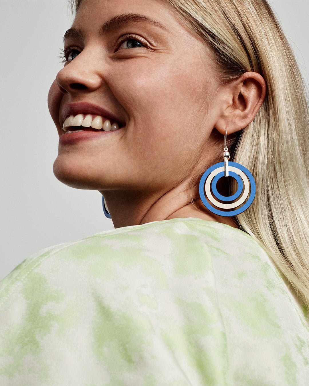 Ähtävän vanerikorvakorut sininen