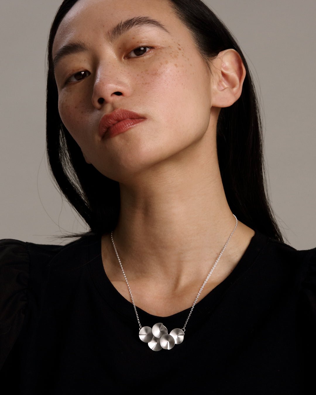 Kaikuja-kaulakoru pieni hopea