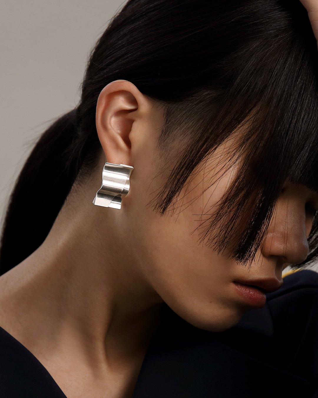 Vetovoima-korvakorut pronssi