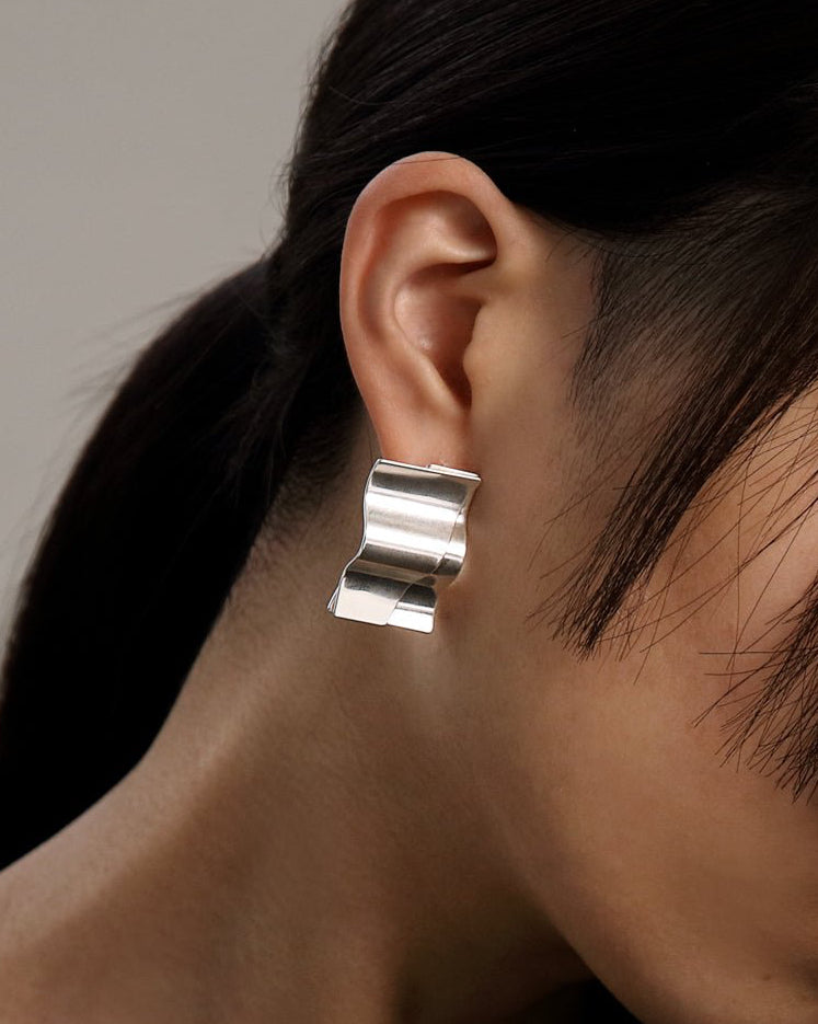 Vetovoima-korvakorut pronssi