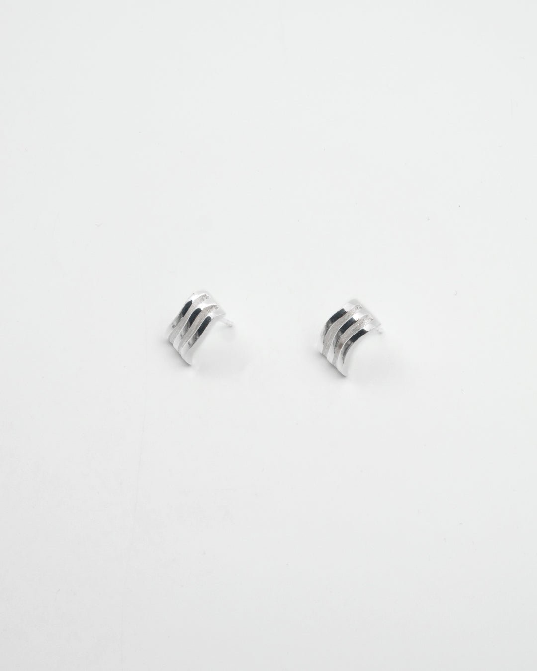 Pidetty Opus-korvakorut hopea