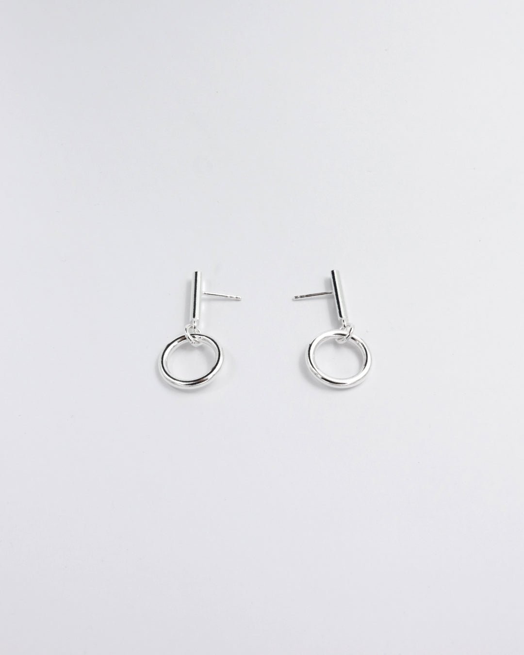 Pidetty Fokus-korvakorut hopea