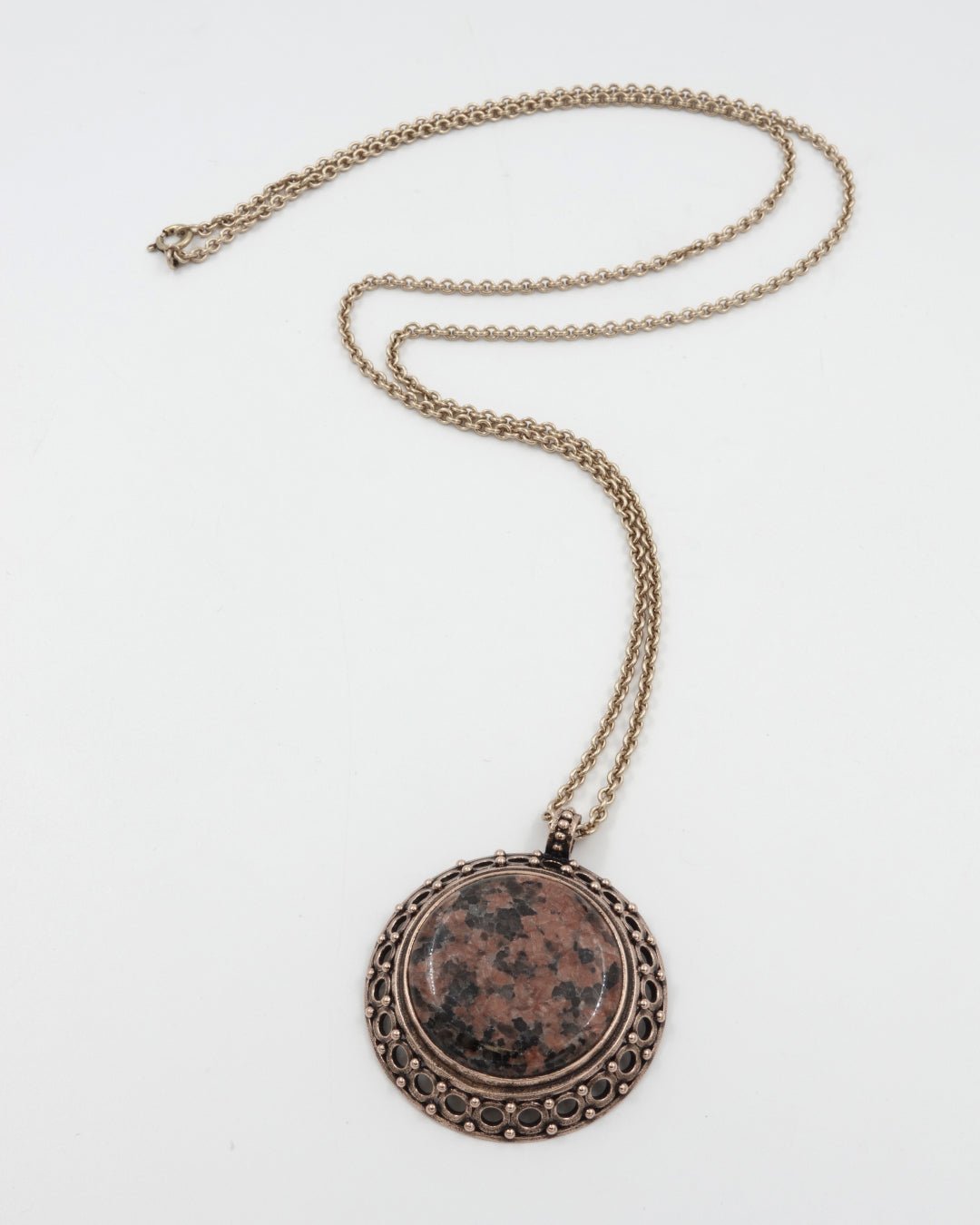 Pidetty kiviriipus 70 cm pronssi graniitti