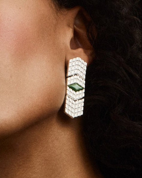 Haltija-korvakorut hopea