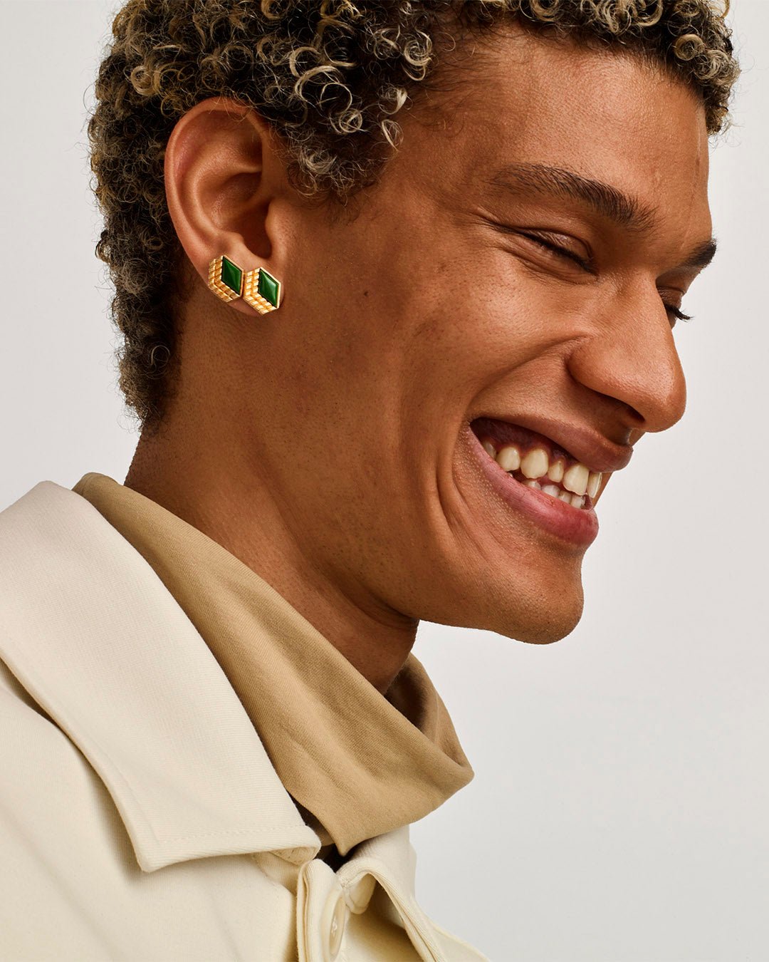 Haltija-nappikorvakorut pronssi