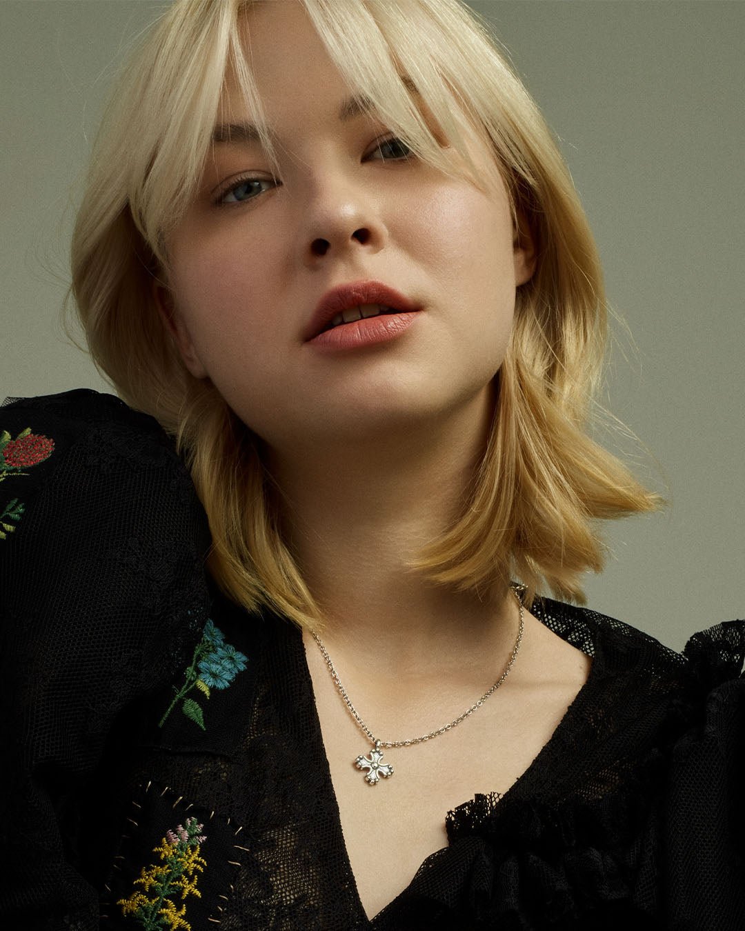 Kaukolan risti -riipus hopea