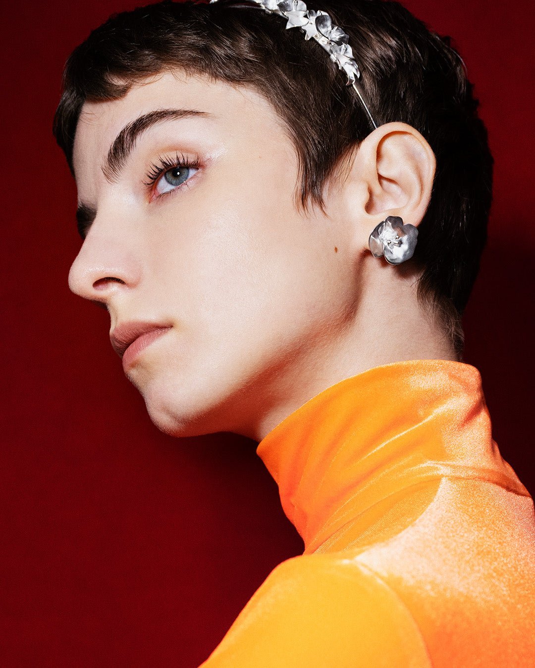 Kesäyön ruusu -korvakorut keskikoko hopea puolipari vasen