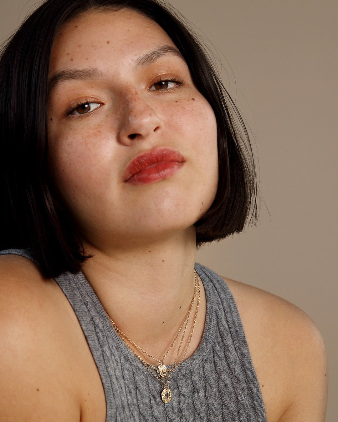 Amuletti-hela pieni Aurinkoleijona kulta