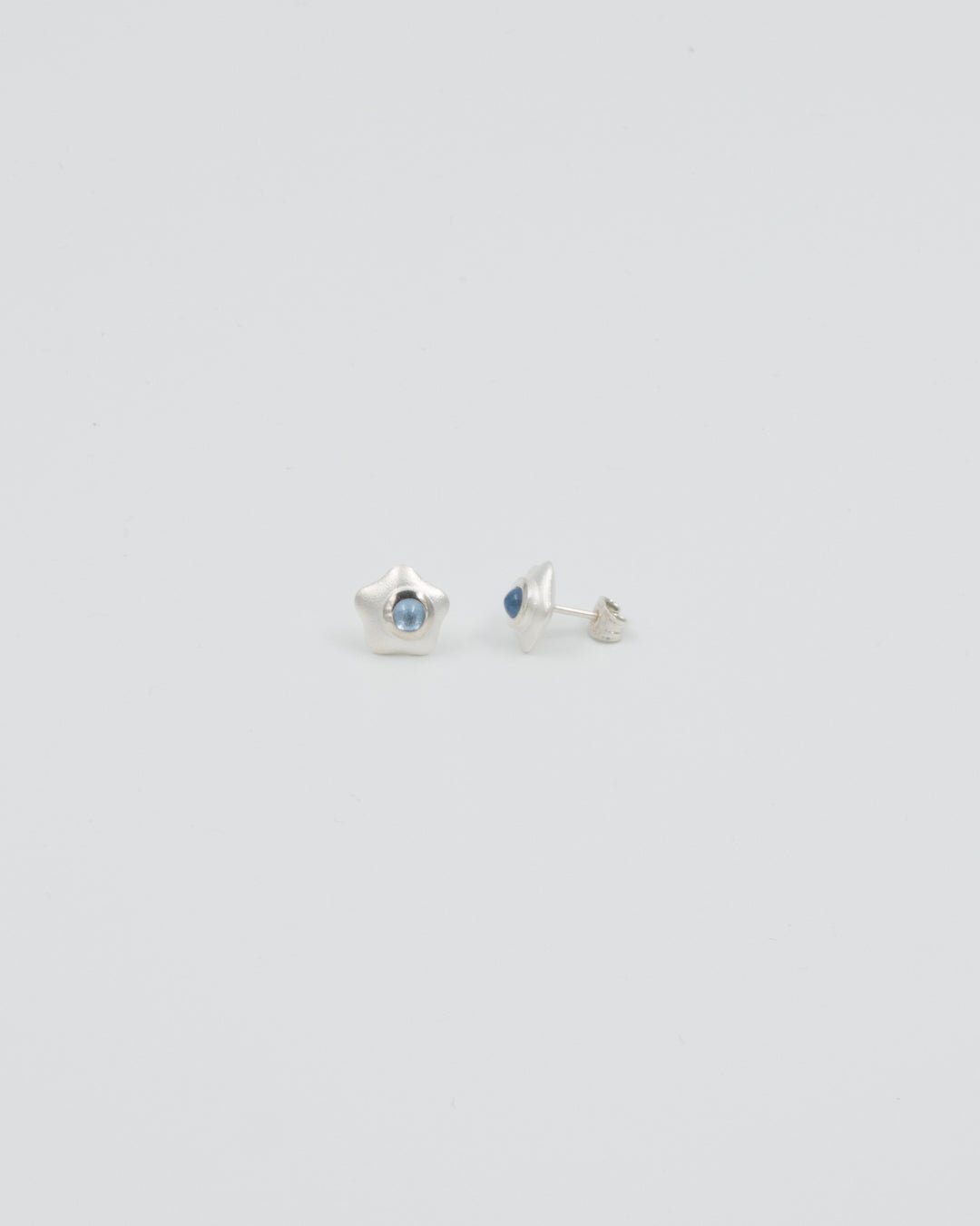 Pidetty tappikorvakorut akvamariini hopea