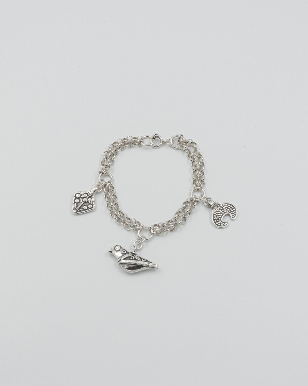 Pidetty Aarrekääty-rannekoru hopea