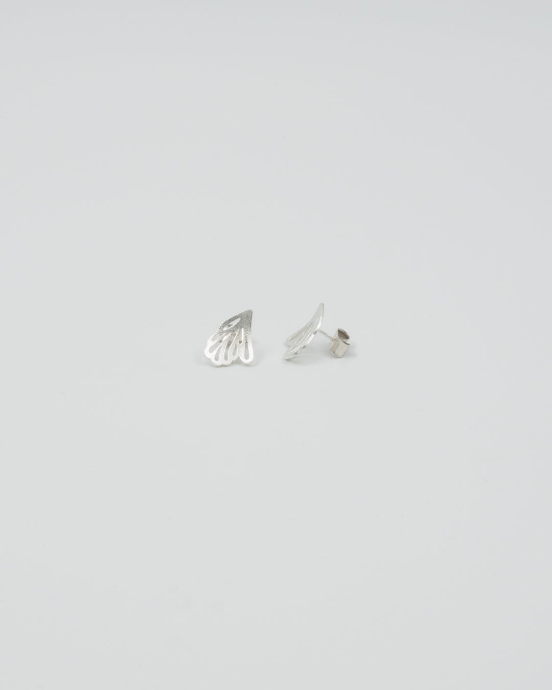 Pidetty Amelia-korvakorut hopea