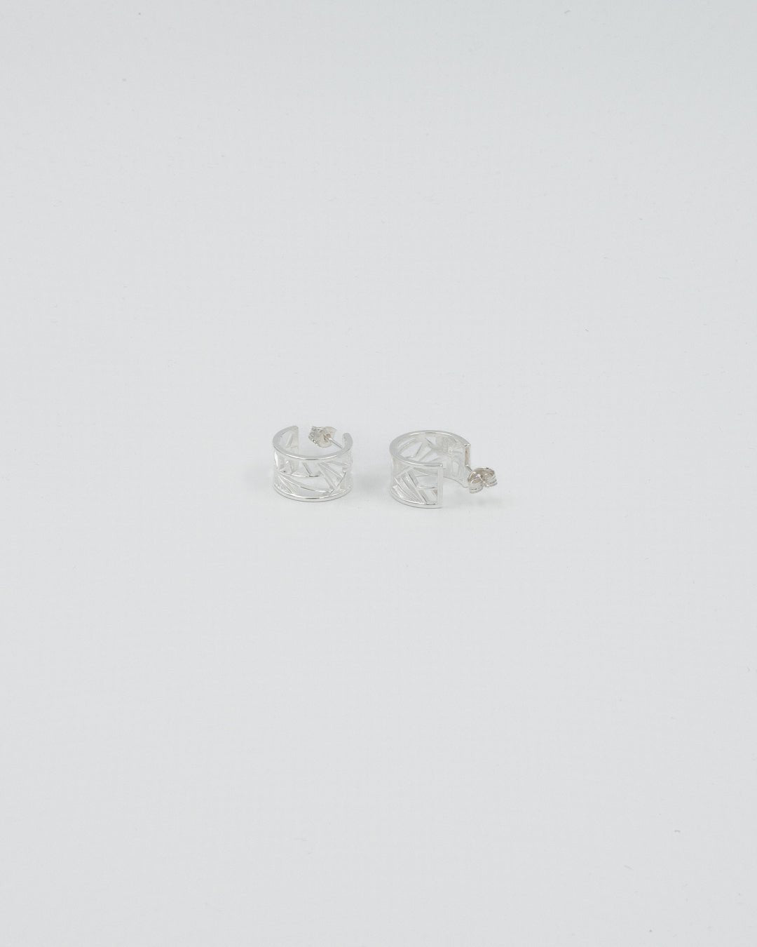 Pidetty Canth-korvakorut hopea