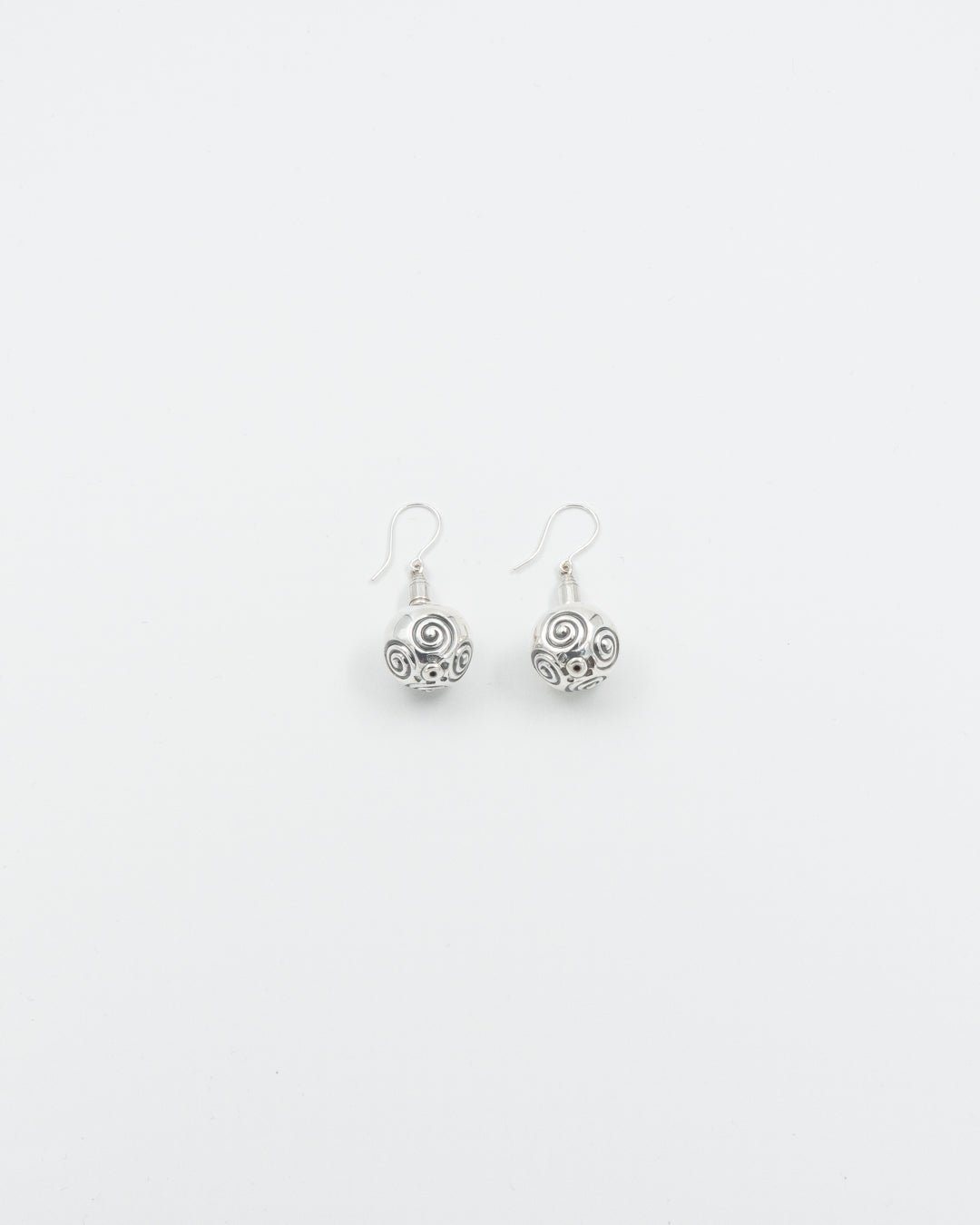 Held Haliko spiral ball earrings silver