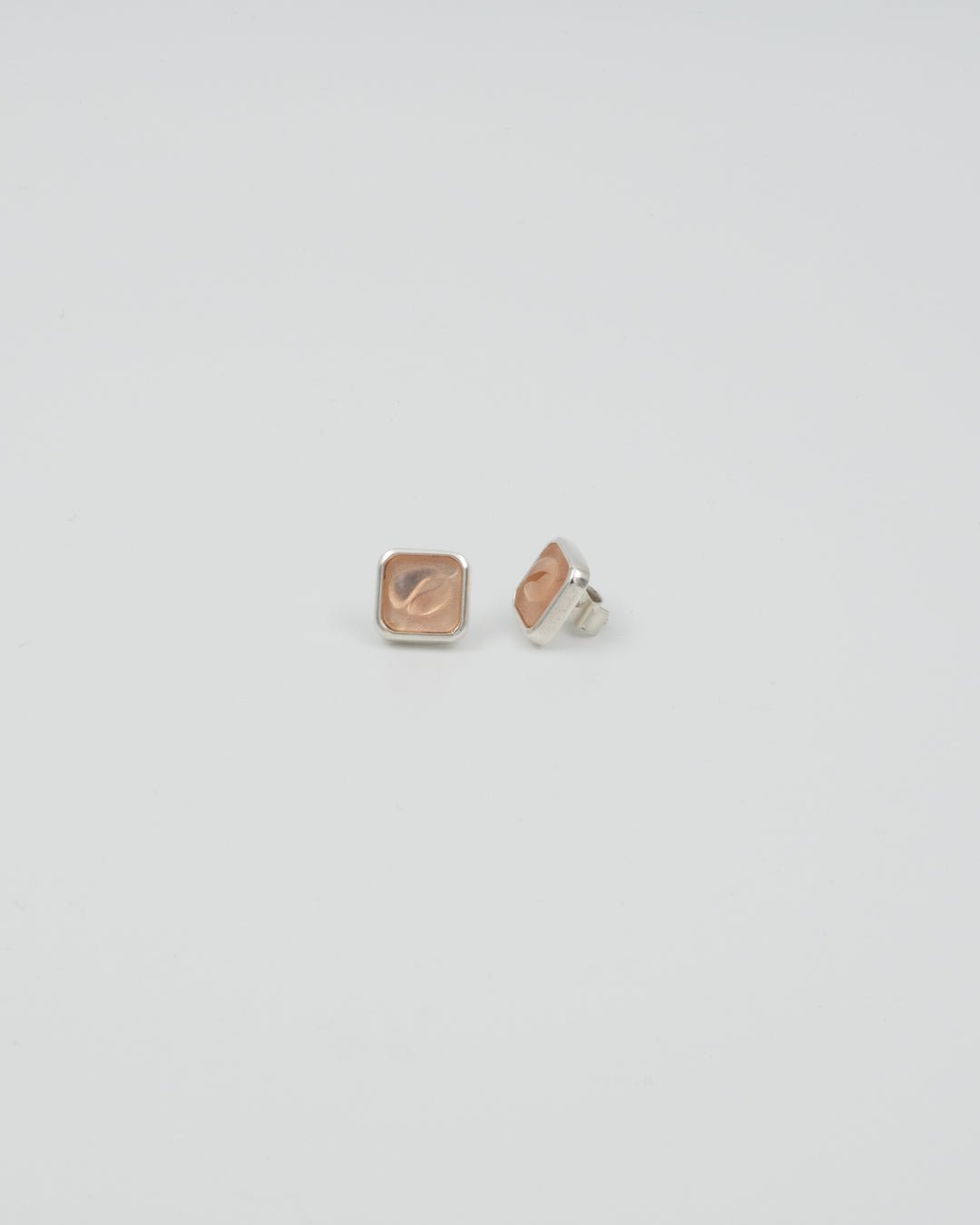 Pidetty Hoffmannin kertomukset -korvakorut hopea roosa