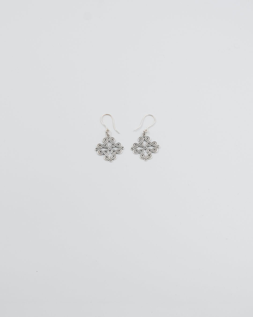 Pidetty Karjalainen nauhapunos -korvakorut hopea