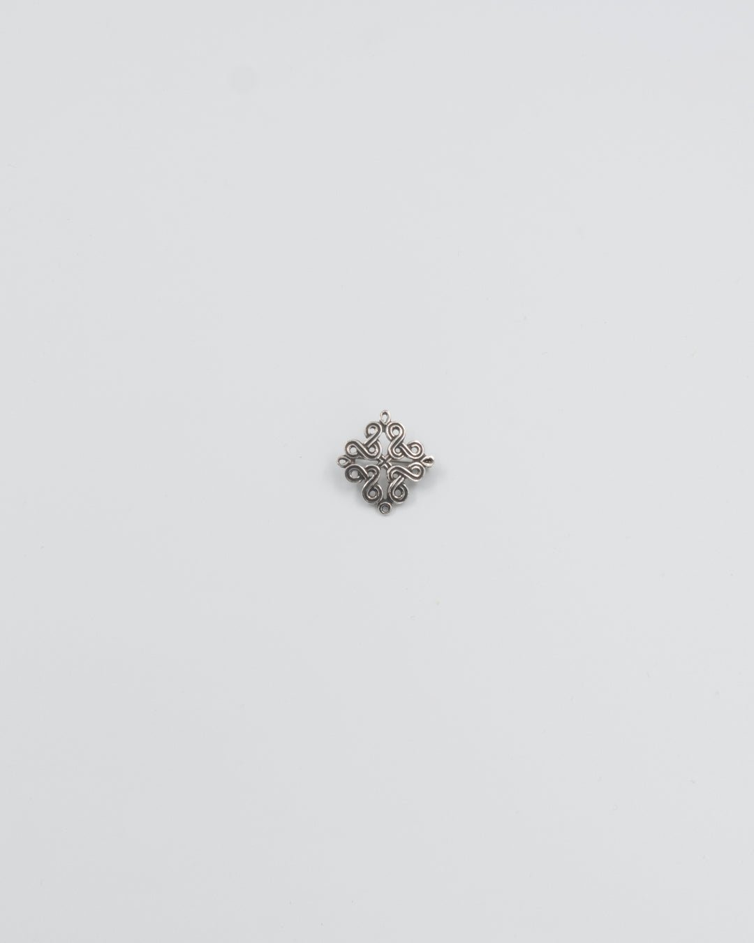 Pidetty Karjalainen nauhapunos -rintakoru hopea