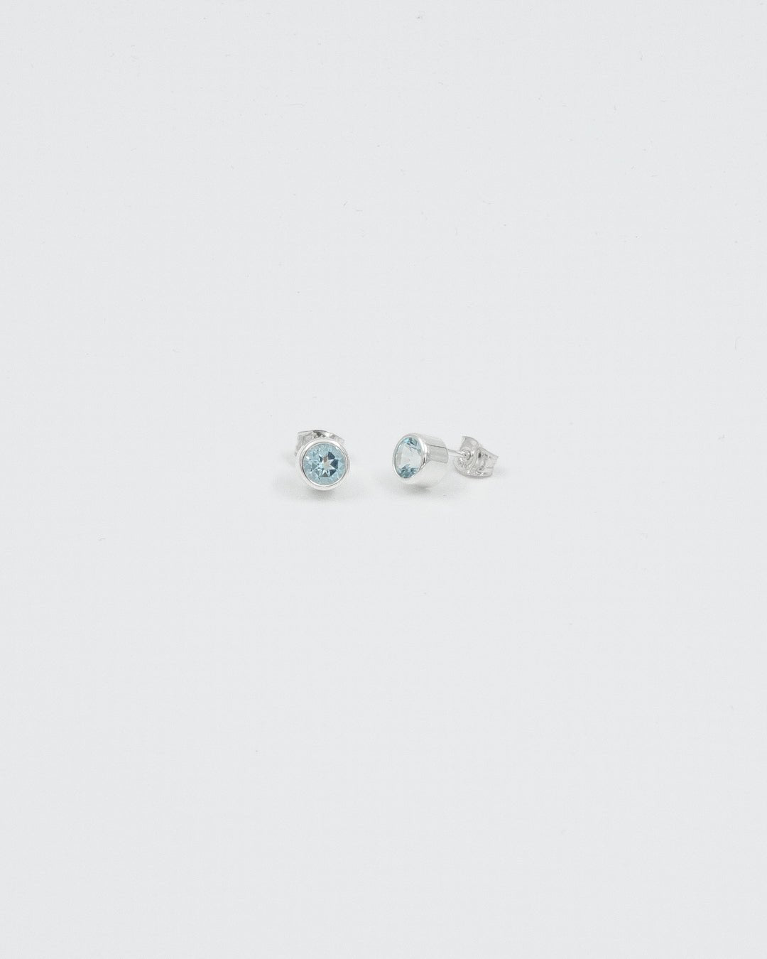 Pidetty Lähde-korvakorut hopea