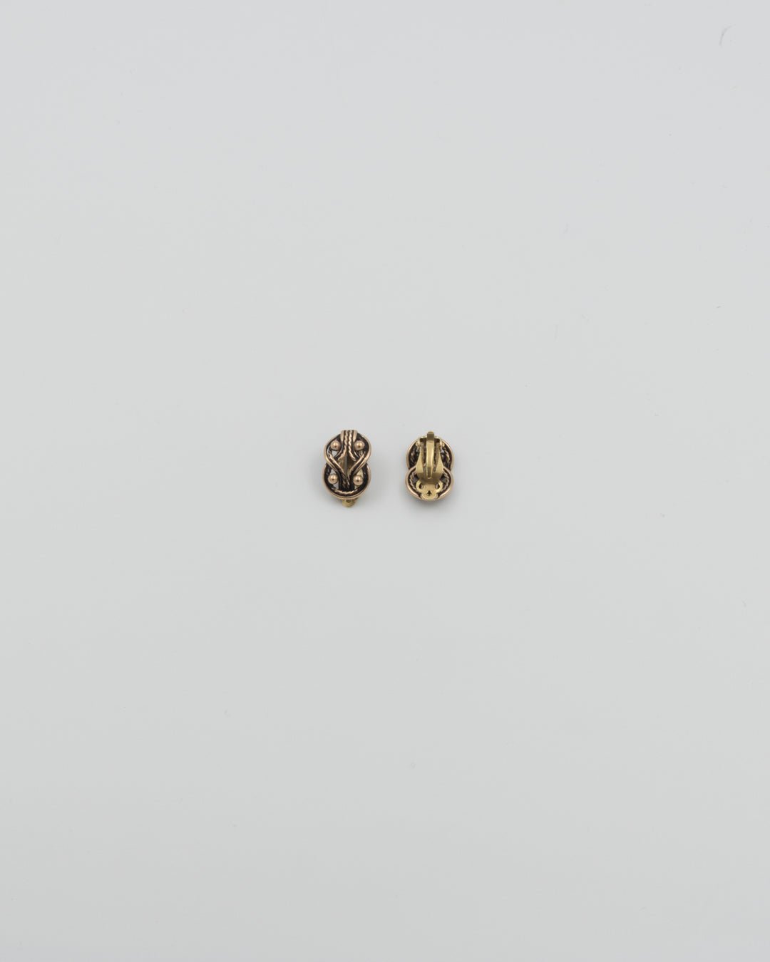 Held Teljänneito earrings clip bronze
