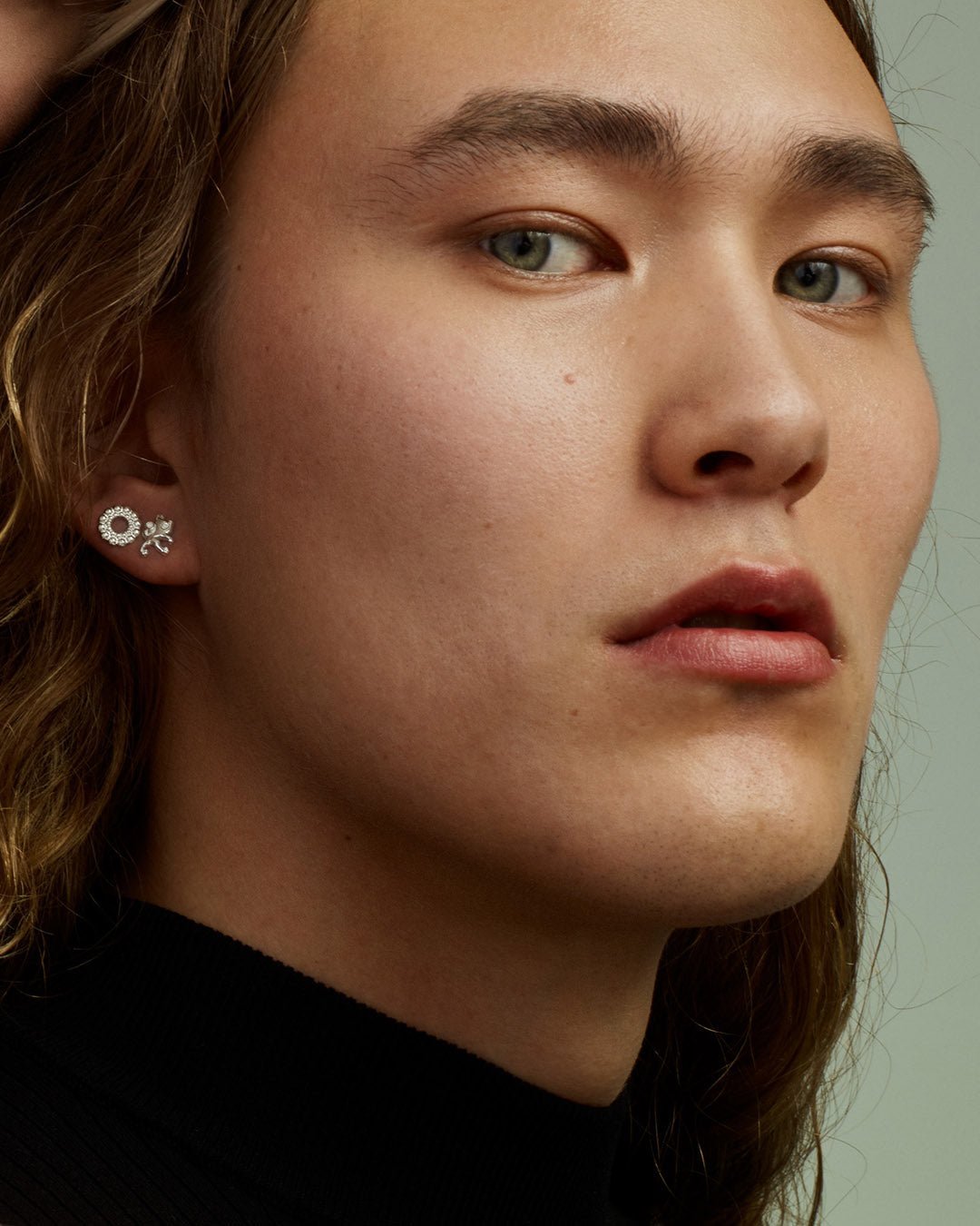 Valoisa-nappikorvakorut hopea puolipari oikea