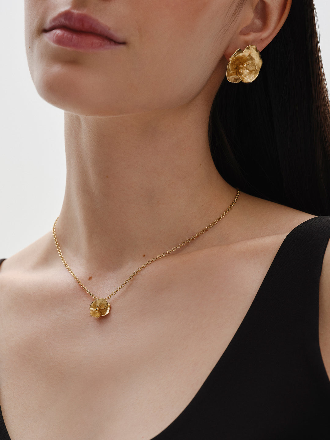 Summer Night Rose pendant bronze