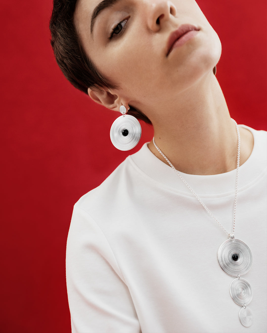 Kosmos-riipus hopea onyksi